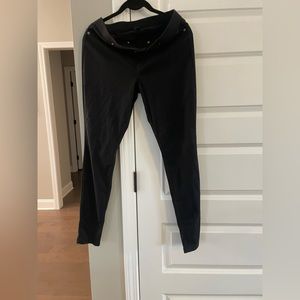 Hue size L black jeggings!